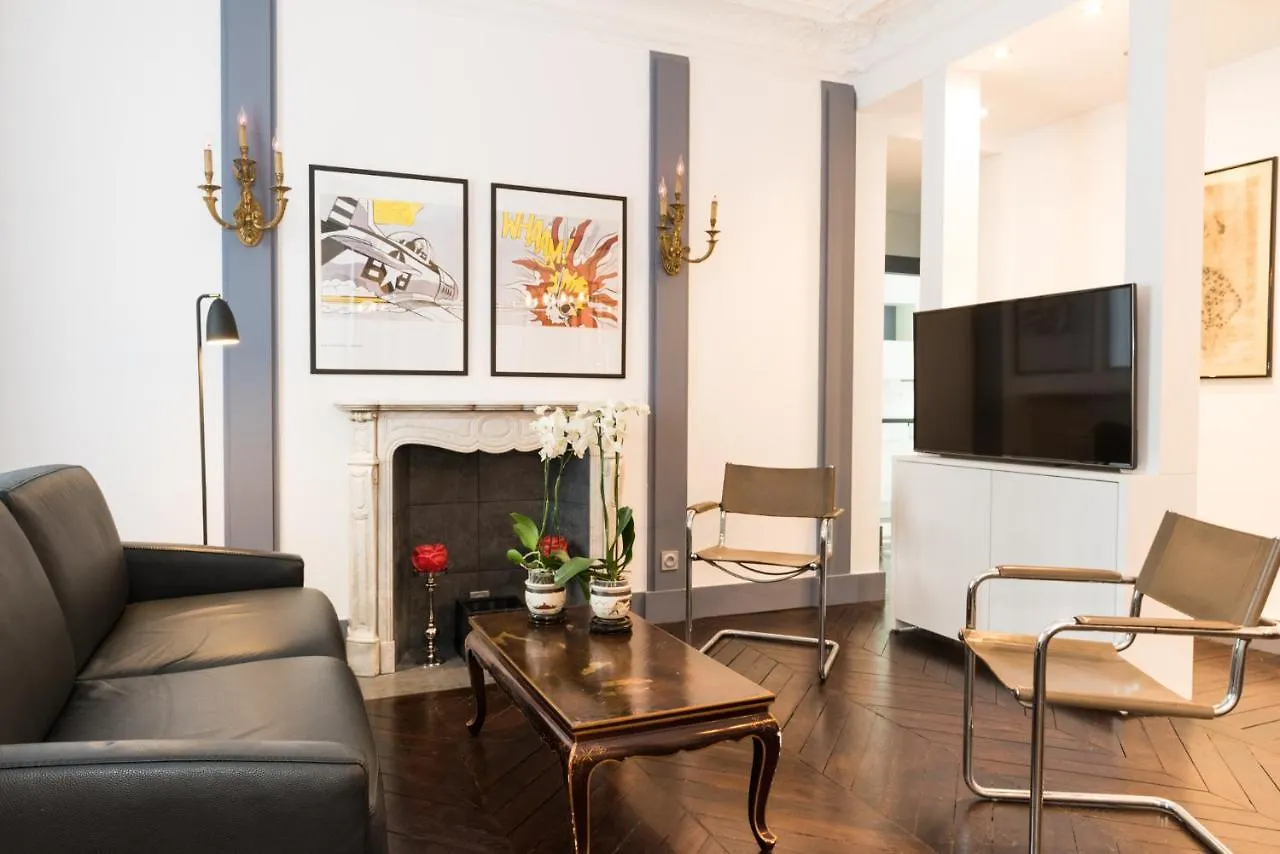 Franklin Roosevelt Hotel Paris Apartment