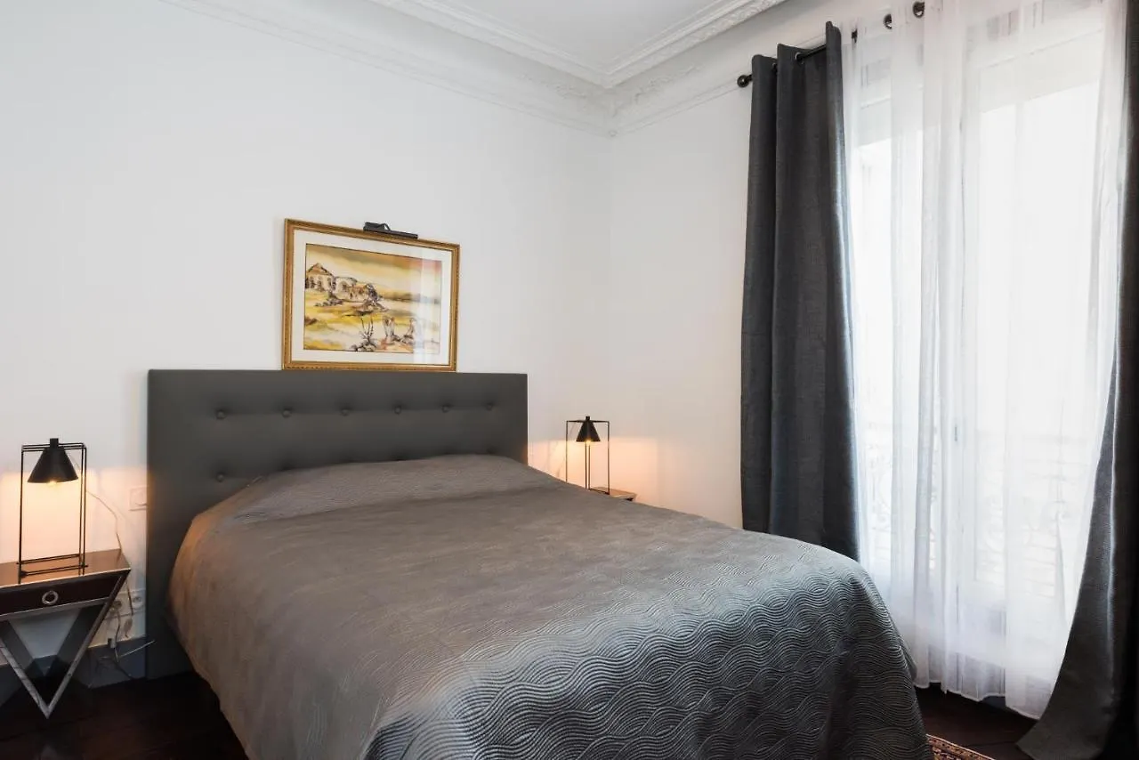 Apartment Franklin Roosevelt Hotel Paris France
