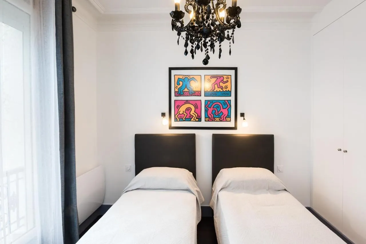 Apartment Franklin Roosevelt Hotel Paris France