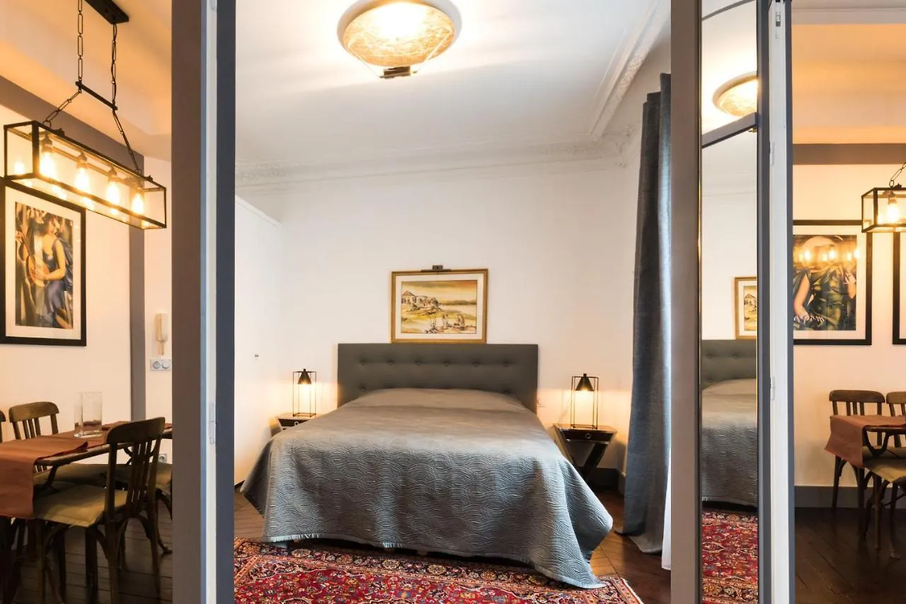 Franklin Roosevelt Hotel Paris Apartment